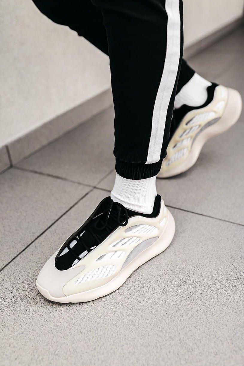 Кроссовки Adidas Yeezy Boost 700 V3 Azael 3184 фото