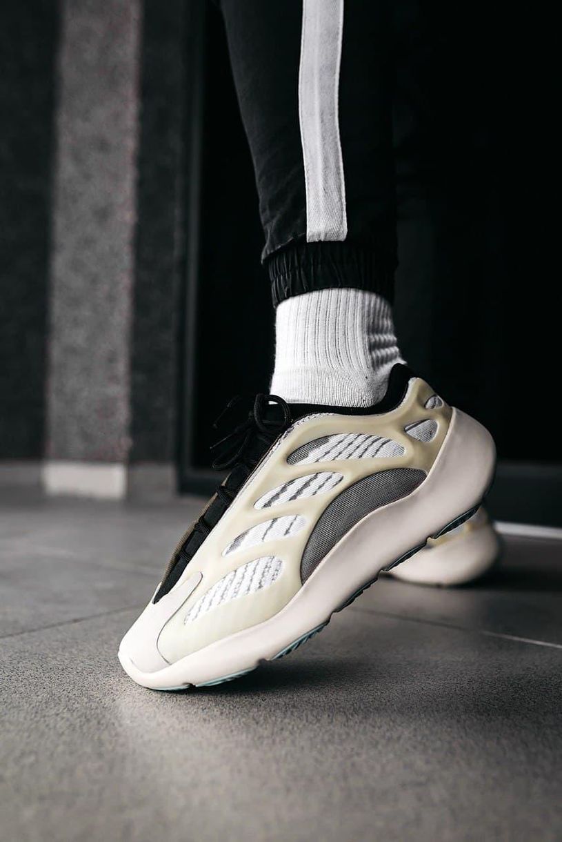 Кроссовки Adidas Yeezy Boost 700 V3 Azael 3184 фото