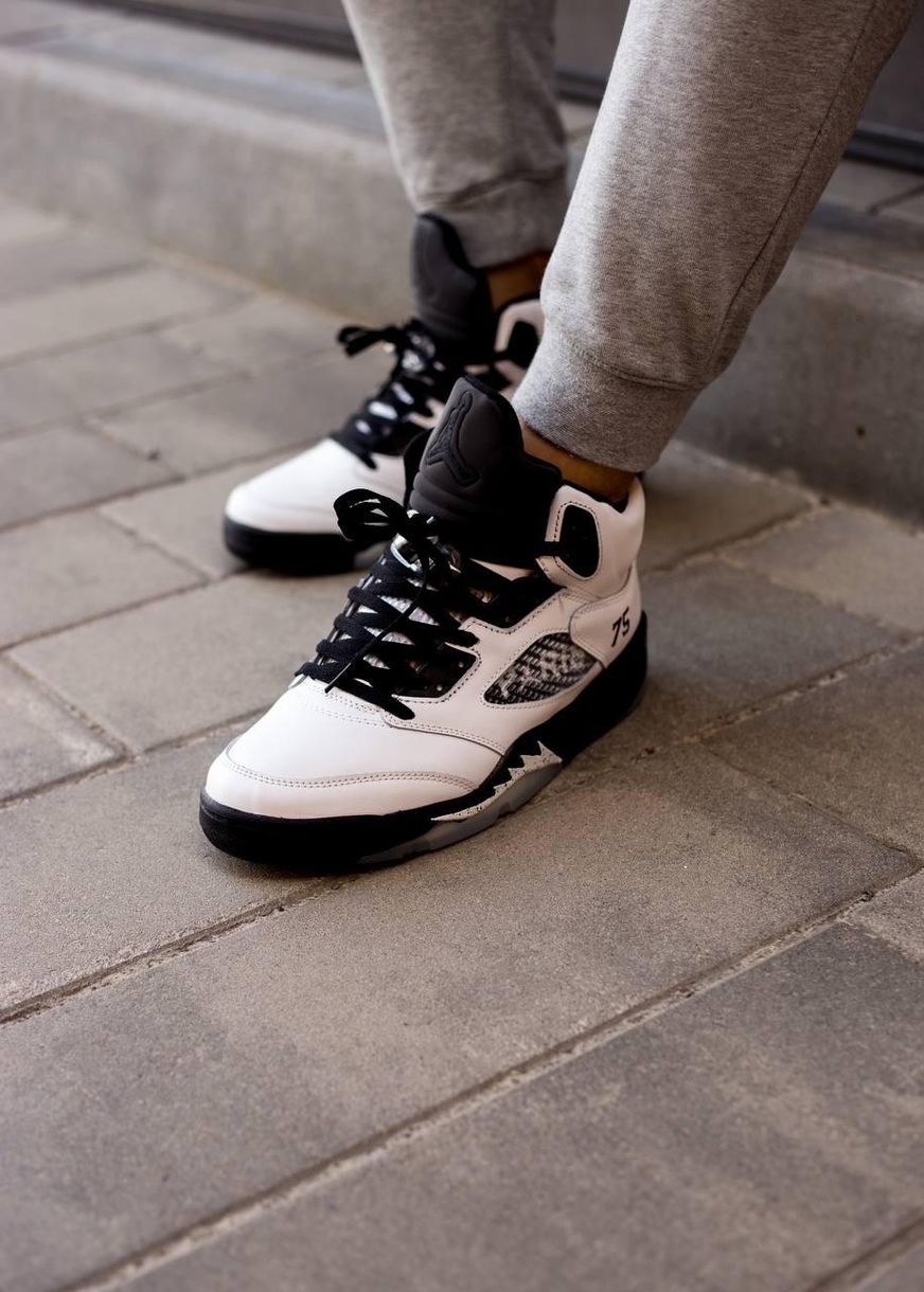 Баскетбольные кроссовки Nike Air Jordan Retro 5 Black White 9605 фото