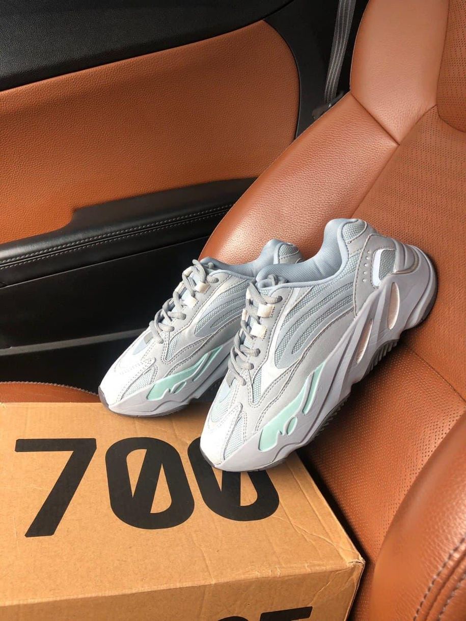 Кроссовки Adidas Yeezy Boost 700 V2 Hospital Blue 3168 фото