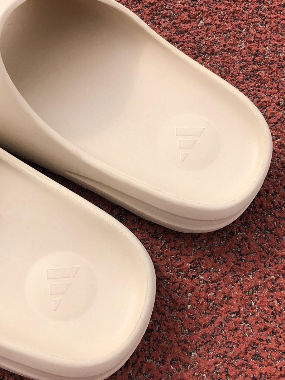 Кросівки Adidas Yeezy Slide Pure 2022 7699 фото