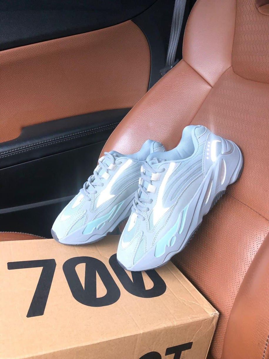 Кроссовки Adidas Yeezy Boost 700 V2 Hospital Blue 3168 фото