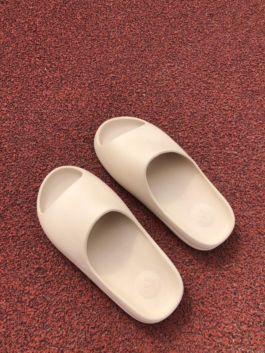 Кросівки Adidas Yeezy Slide Pure 2022 7699 фото