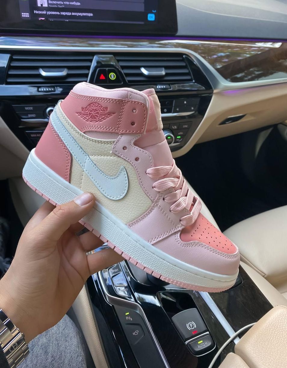 Баскетбольні кросівки Nike Air Jordan 1 Retro High Pink Milk 7442 фото