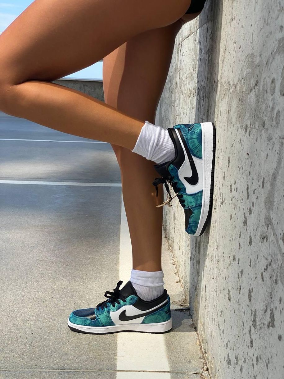 Баскетбольні кросівки Nike Air Jordan Retro 1 Low Tie Dye 8133 фото