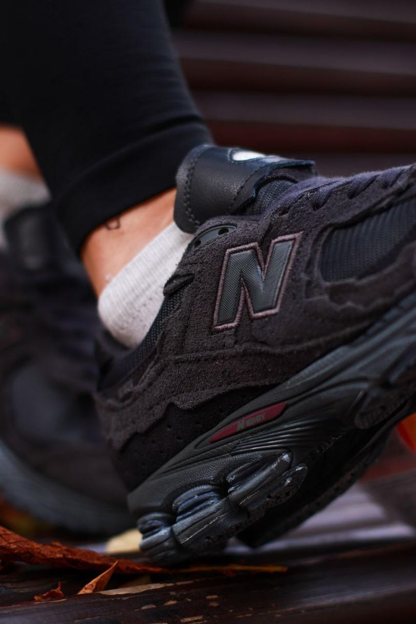 Кроссовки New Balance 2002R Dark 8383 фото