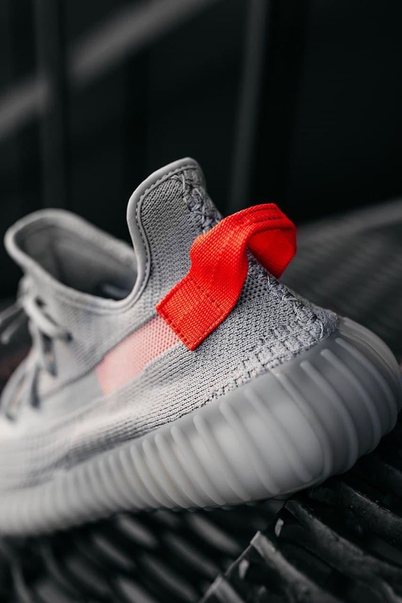 Кросівки Adidas Yeezy Boost 350 V2 Tail Light 3002 фото