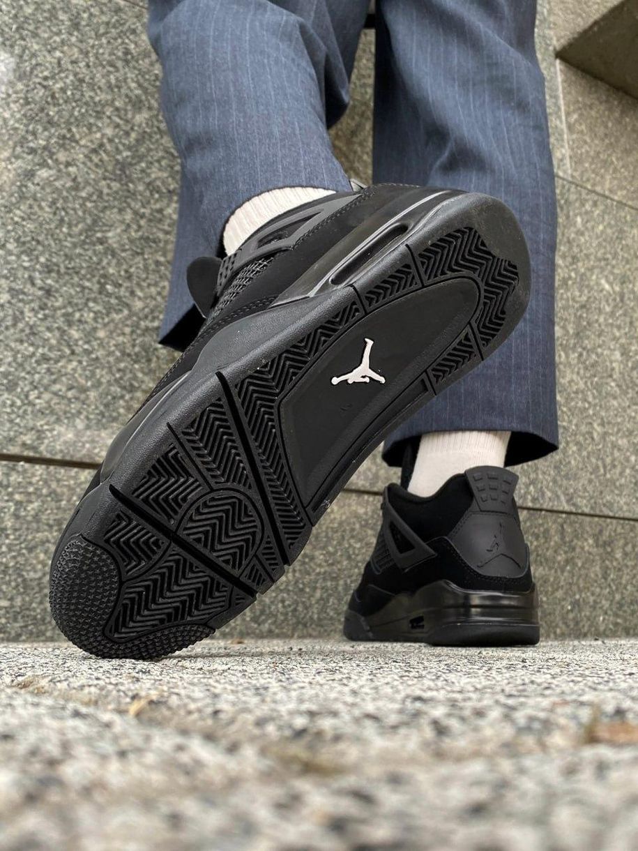 Зимние баскетбольные кроссовки Nike Air Jordan 4 Triple Black Fur 9630 фото