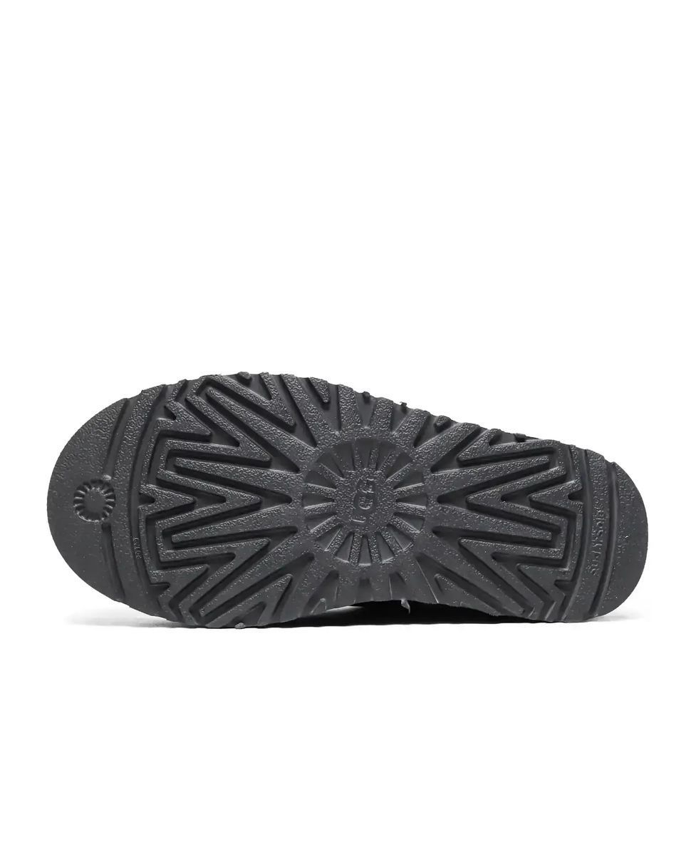 UGG Classic Dipper Boot Black
