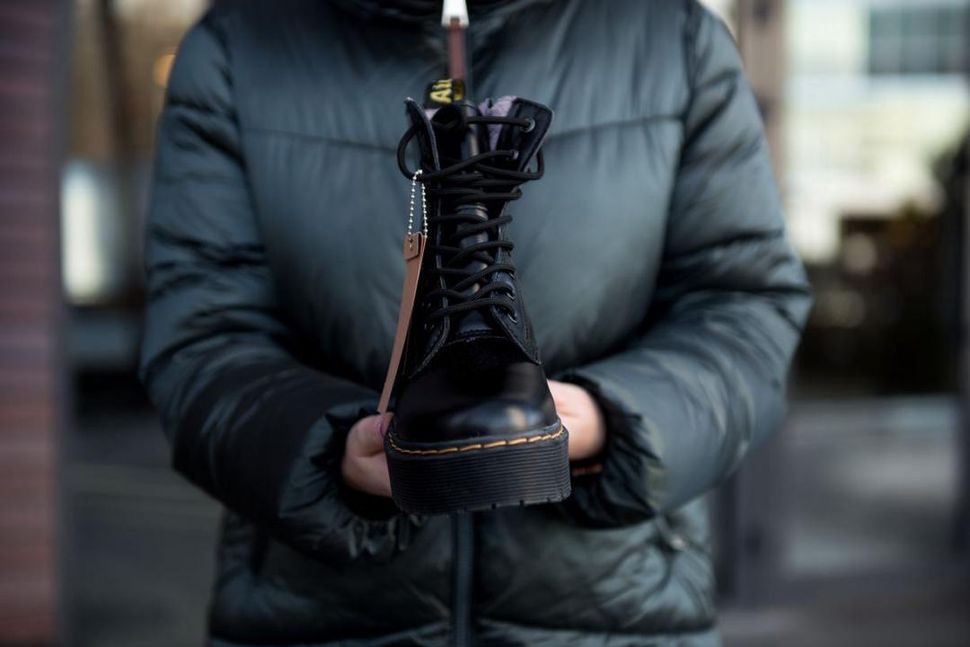 Зимові Черевики Dr. Martens JADON Black No Logo 5 6868 фото