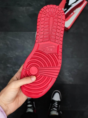 Зимние баскетбольные кроссовки Nike Air Jordan Retro 1 x Cactus Jack Red White Black 8145 фото