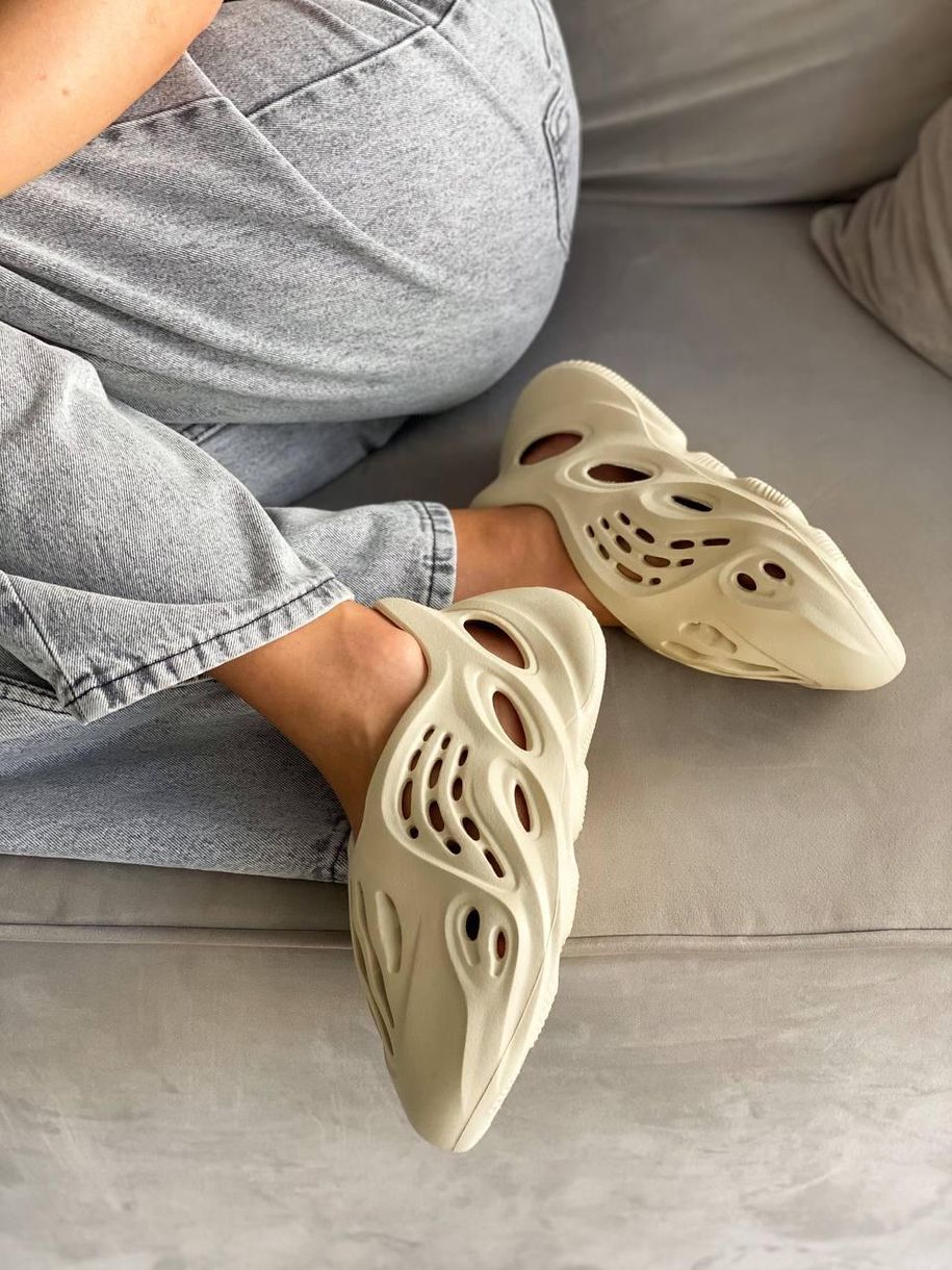 Сандалии Adidas Yeezy Foam Runner Sand (No Logo) 7691 фото