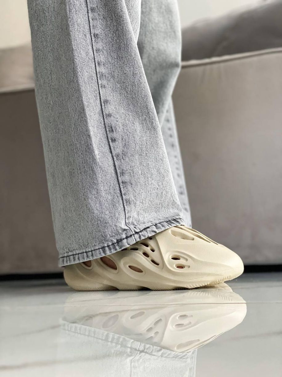 Сандалии Adidas Yeezy Foam Runner Sand (No Logo) 7691 фото